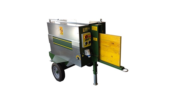 Stroj za čiščenje lesenih opažnih elementov